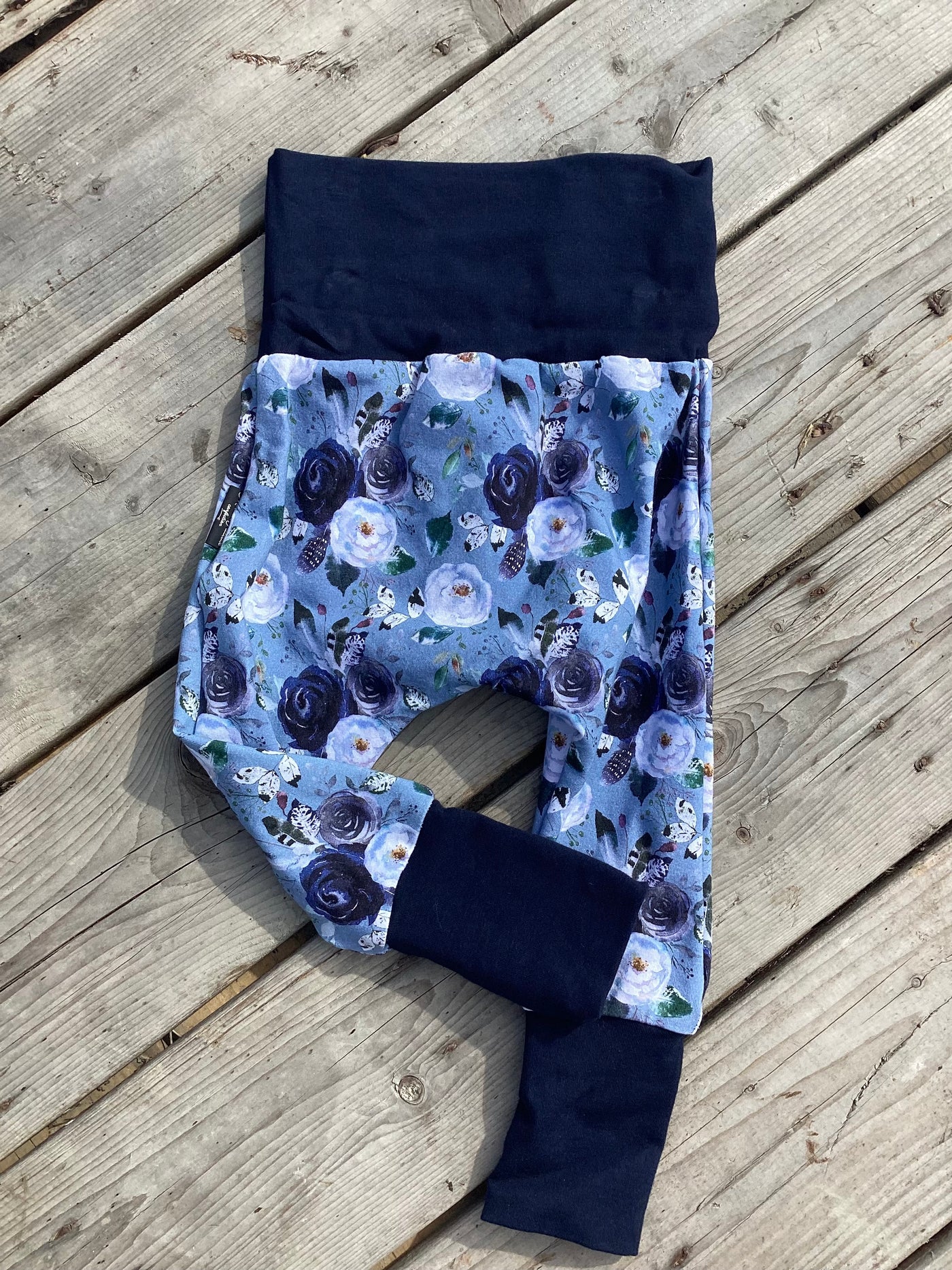 Pantalon évolutif fleuri bleu aquarelle